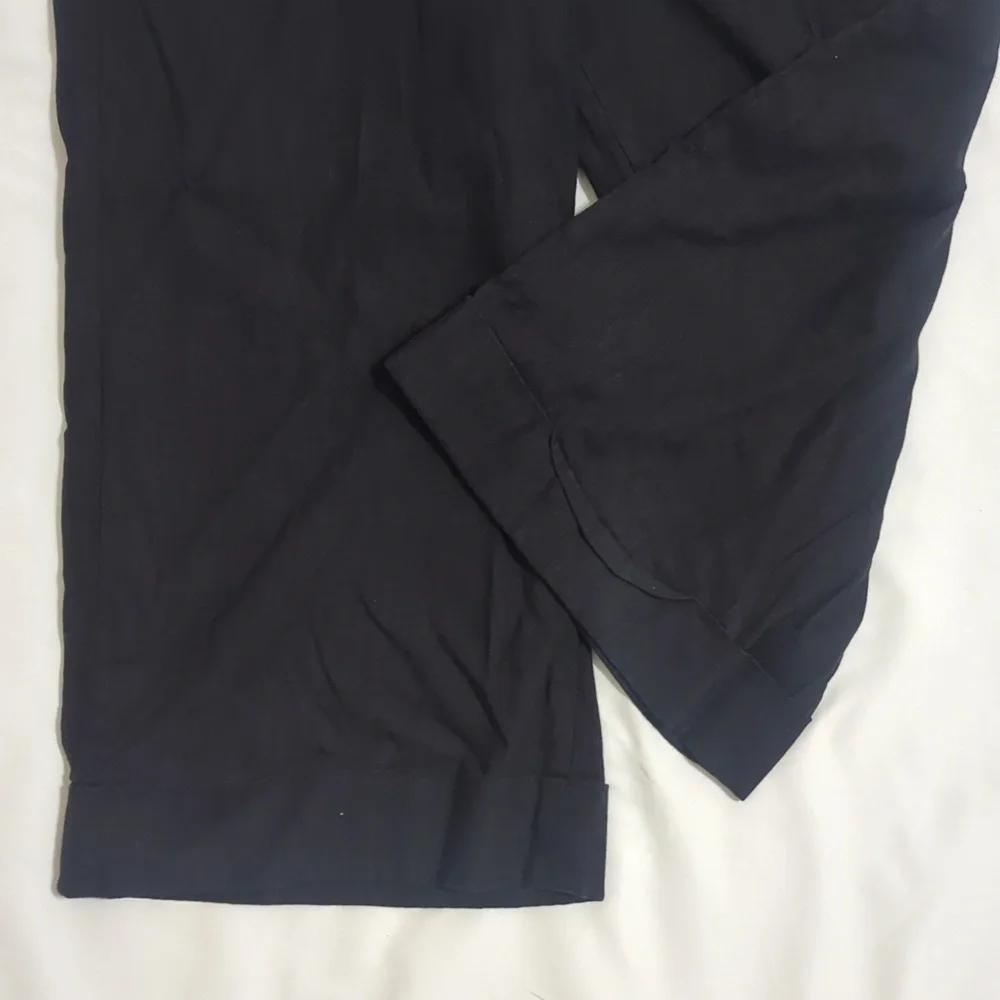 White House Black Market Legacy Capri Pants, Color Black Size 10
